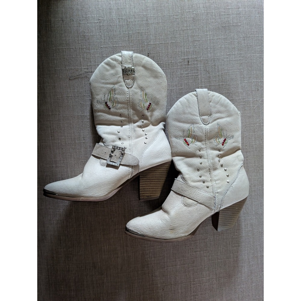 Dingo White short style western boots size 7
